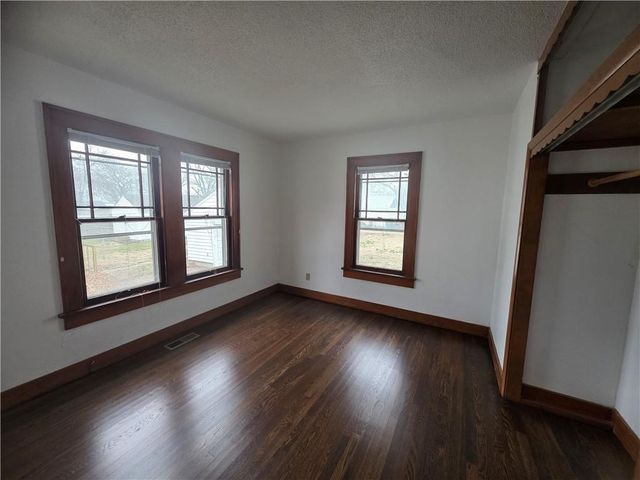1106 Pacific Avenue, Osawatomie, KS 66064