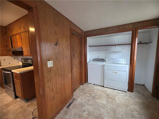 1106 Pacific Avenue, Osawatomie, KS 66064