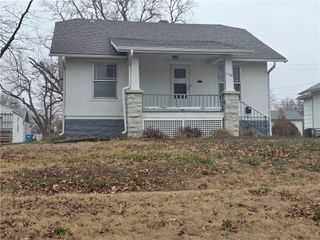 1106 Pacific Avenue, Osawatomie, KS 66064