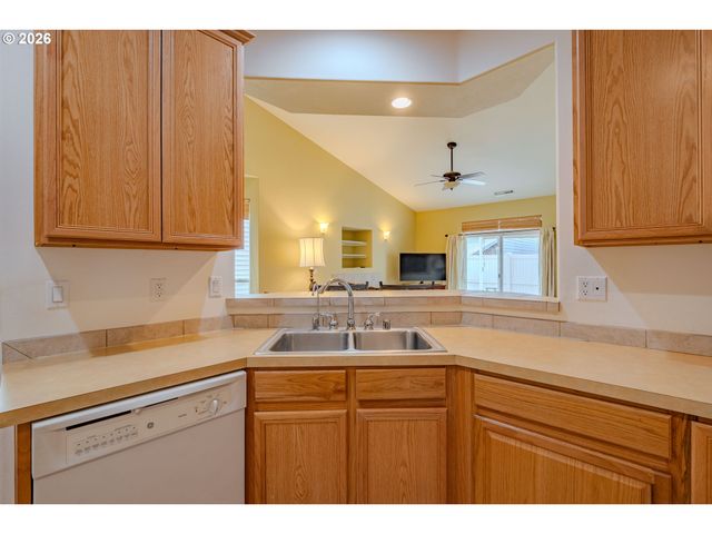8007 Ne 21ST Way, Vancouver, WA 98664
