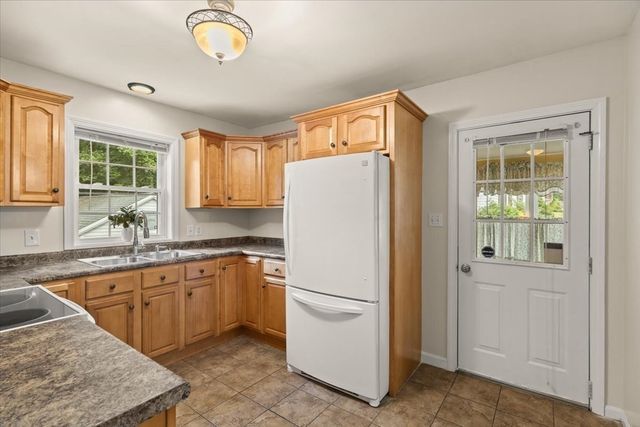 48 Davis St, Taunton, MA 02780
