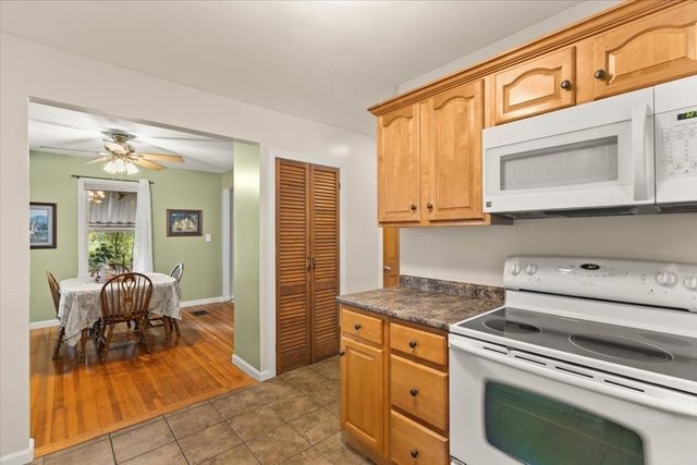 48 Davis St, Taunton, MA 02780