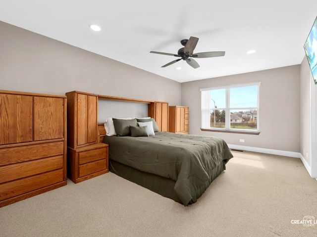 1524 W Mooseheart Road, North Aurora, IL 60542