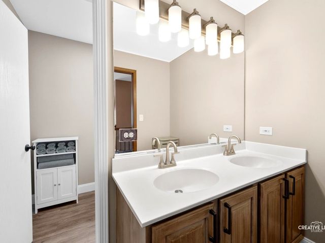 1524 W Mooseheart Road, North Aurora, IL 60542