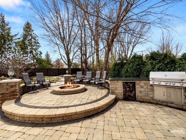 1524 W Mooseheart Road, North Aurora, IL 60542