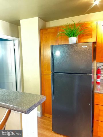 1061 EDGEMORE RD, Philadelphia, PA 19151