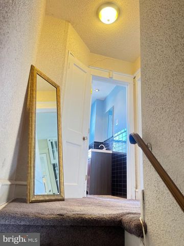 1061 EDGEMORE RD, Philadelphia, PA 19151