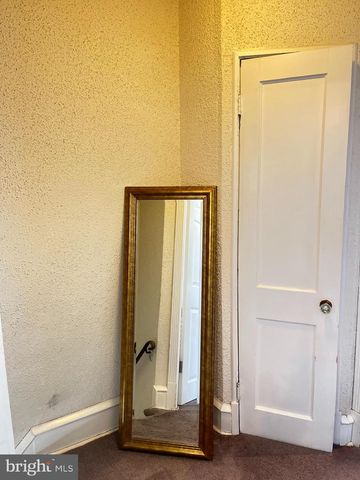 1061 EDGEMORE RD, Philadelphia, PA 19151