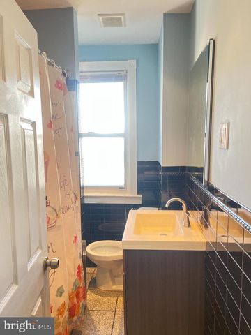 1061 EDGEMORE RD, Philadelphia, PA 19151