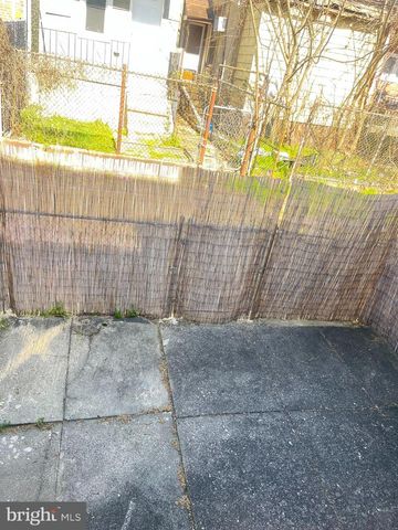 1061 EDGEMORE RD, Philadelphia, PA 19151