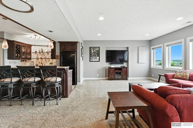 7710 N 127th Avenue, Omaha, NE 68142