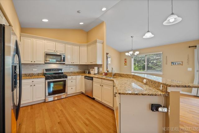2903 Saganashkee Lane, Naperville, IL 60564