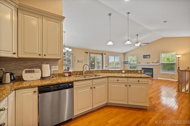 2903 Saganashkee Lane, Naperville, IL 60564