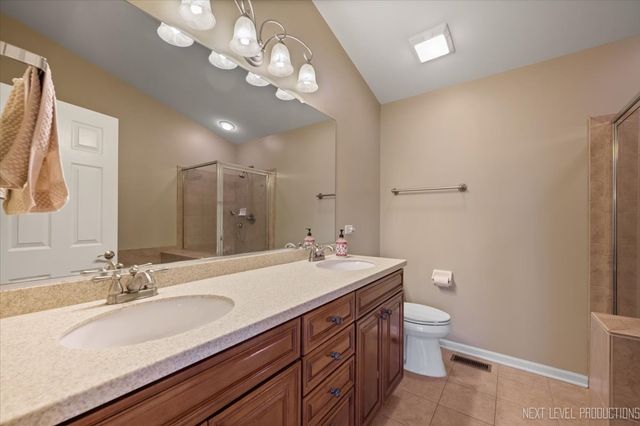 2903 Saganashkee Lane, Naperville, IL 60564