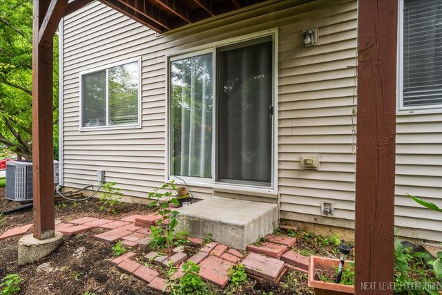 2903 Saganashkee Lane, Naperville, IL 60564
