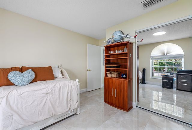 3517 Mill Brook Way Circle, Greenacres, FL 33463