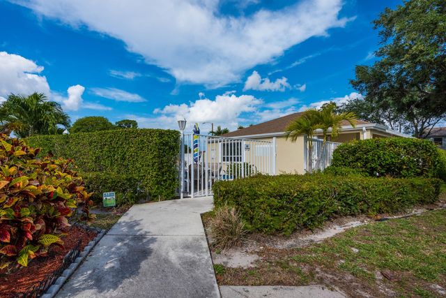 3517 Mill Brook Way Circle, Greenacres, FL 33463