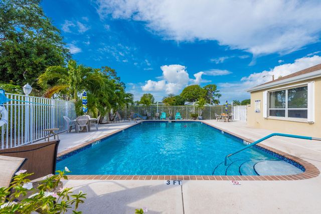 3517 Mill Brook Way Circle, Greenacres, FL 33463