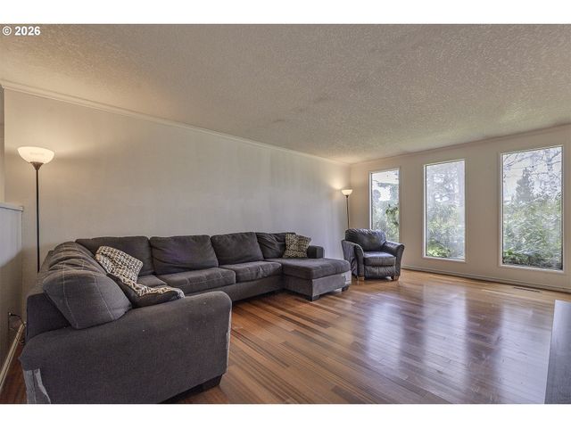 17175 Sw CANBY Ct, Beaverton, OR 97007