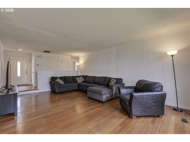 17175 Sw CANBY Ct, Beaverton, OR 97007