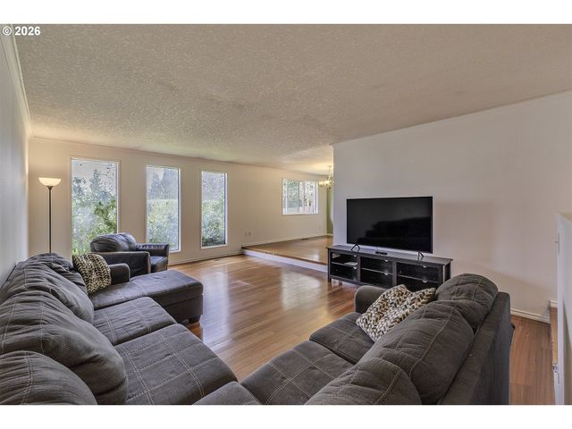 17175 Sw CANBY Ct, Beaverton, OR 97007