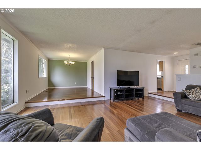 17175 Sw CANBY Ct, Beaverton, OR 97007