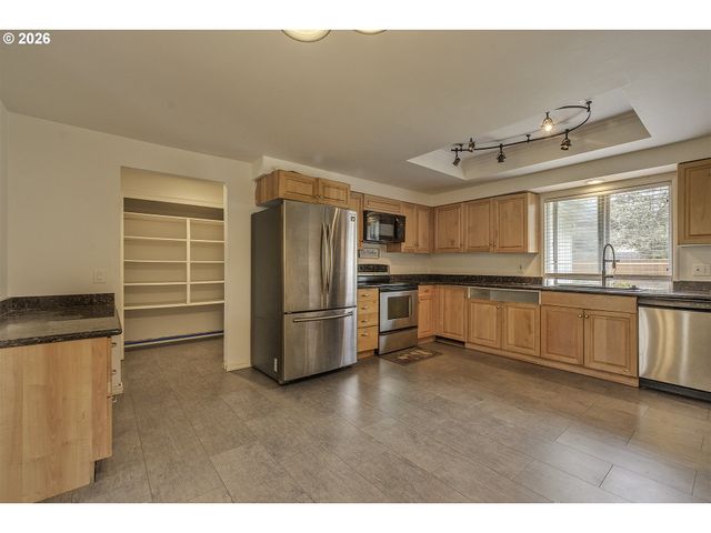 17175 Sw CANBY Ct, Beaverton, OR 97007