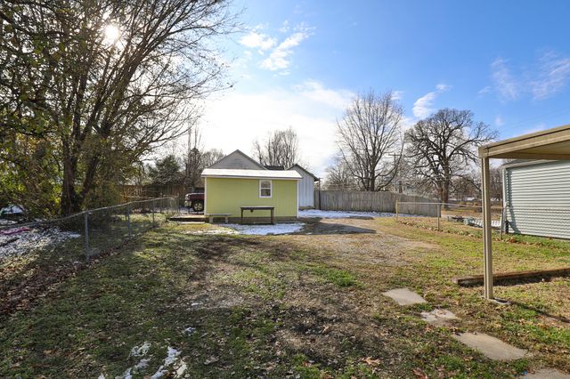 930 W Chicago Street, Springfield, MO 65803