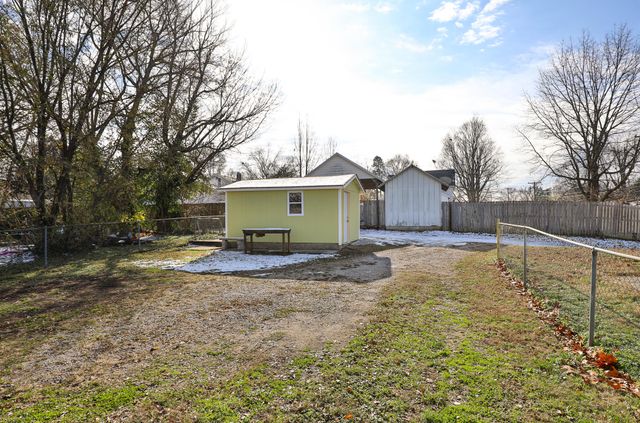 930 W Chicago Street, Springfield, MO 65803