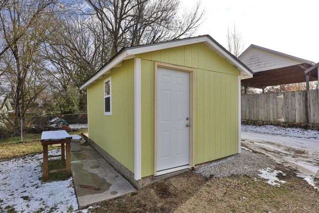 930 W Chicago Street, Springfield, MO 65803