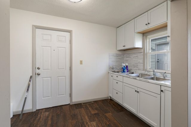 930 W Chicago Street, Springfield, MO 65803