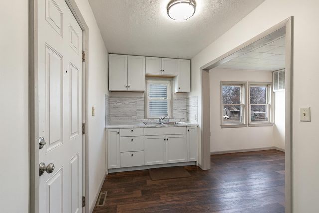 930 W Chicago Street, Springfield, MO 65803