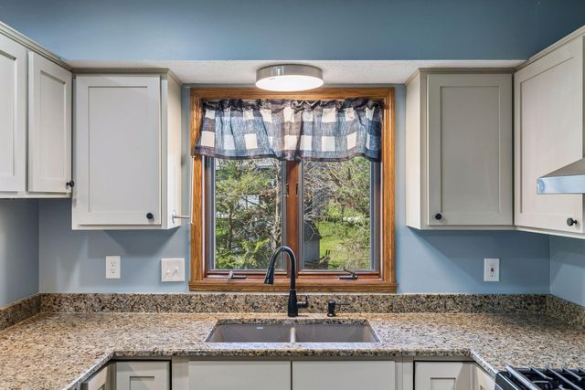 17082 Hamilton Drive, Lakeville, MN 55044