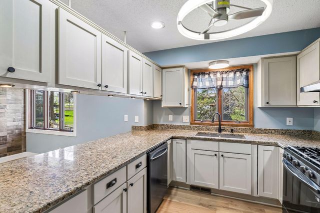 17082 Hamilton Drive, Lakeville, MN 55044