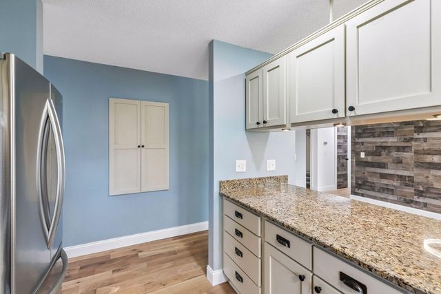 17082 Hamilton Drive, Lakeville, MN 55044