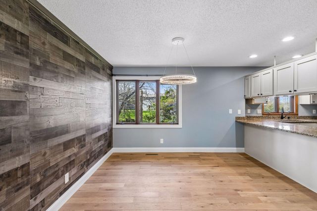 17082 Hamilton Drive, Lakeville, MN 55044