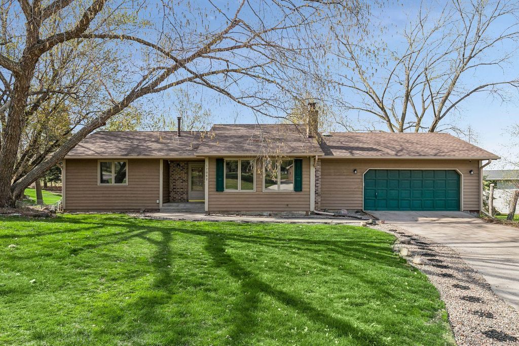 17082 Hamilton Drive, Lakeville, MN 55044