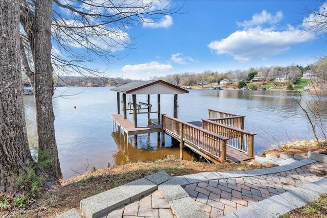 957 Lakemount DR, Moneta, VA 24121