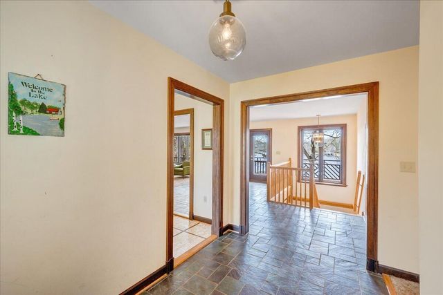 957 Lakemount DR, Moneta, VA 24121