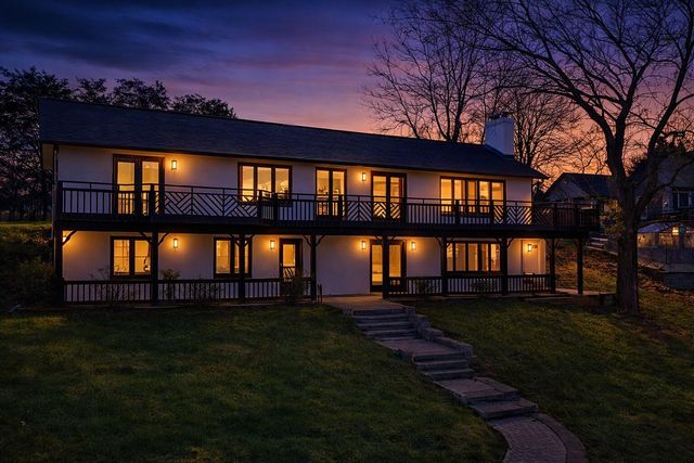 957 Lakemount DR, Moneta, VA 24121