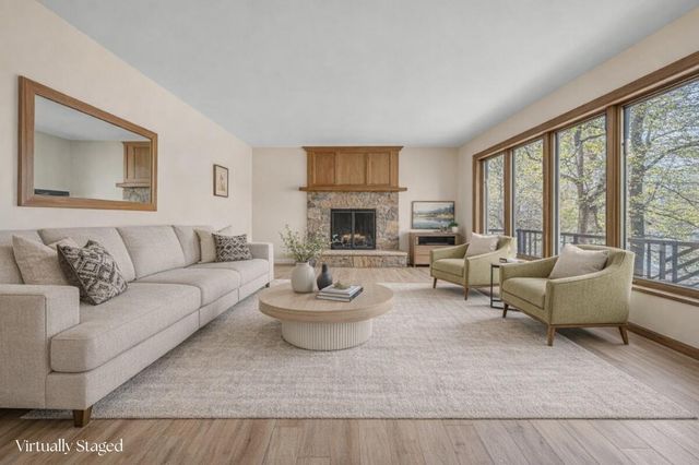 957 Lakemount DR, Moneta, VA 24121