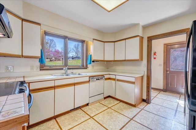 957 Lakemount DR, Moneta, VA 24121