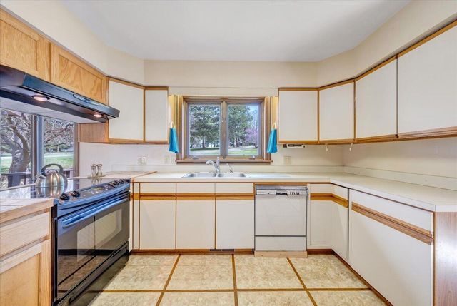 957 Lakemount DR, Moneta, VA 24121