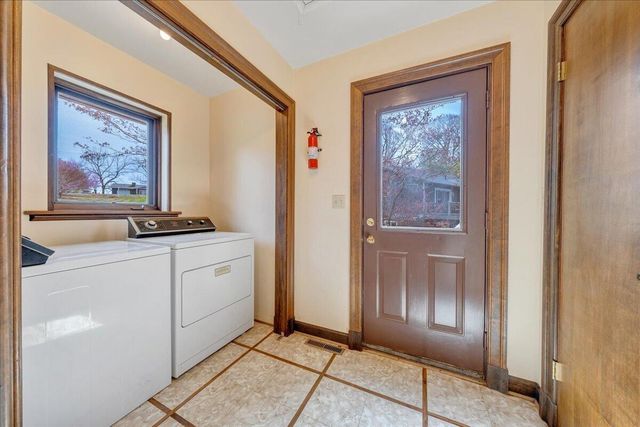 957 Lakemount DR, Moneta, VA 24121