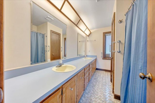 957 Lakemount DR, Moneta, VA 24121