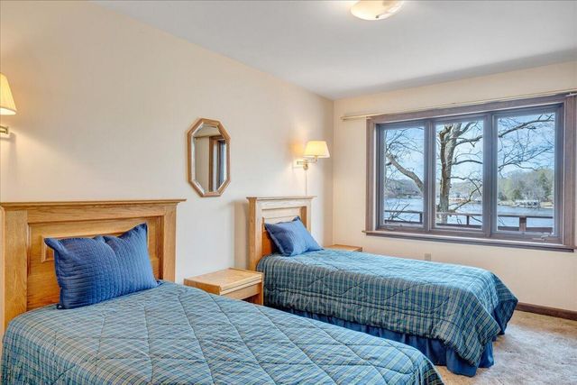 957 Lakemount DR, Moneta, VA 24121