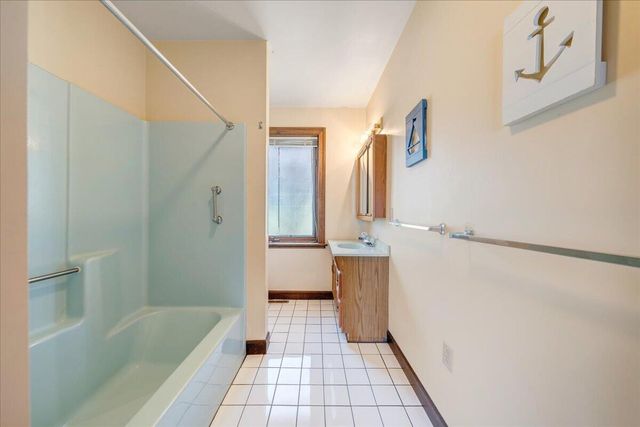 957 Lakemount DR, Moneta, VA 24121