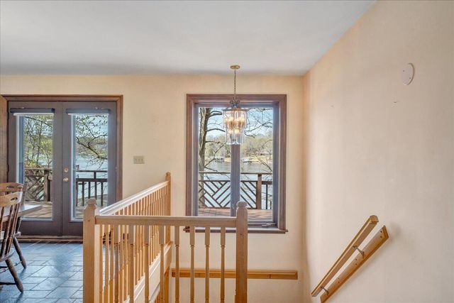 957 Lakemount DR, Moneta, VA 24121