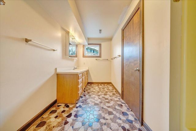 957 Lakemount DR, Moneta, VA 24121