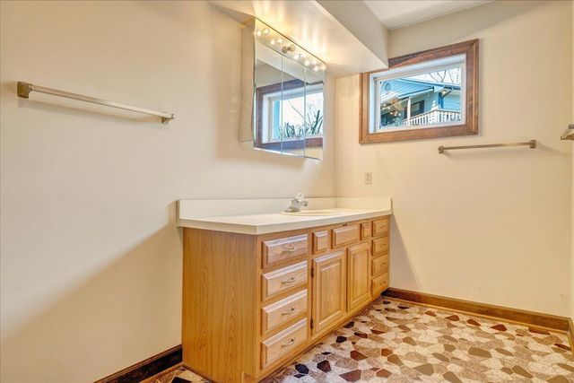 957 Lakemount DR, Moneta, VA 24121